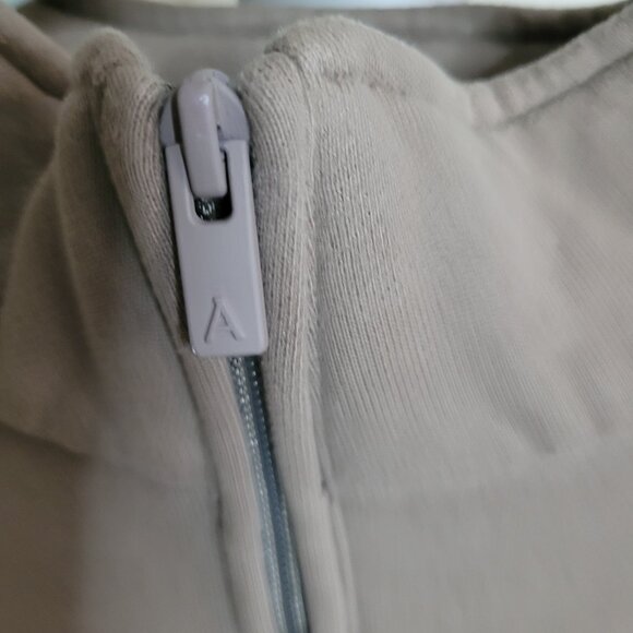 Aritzia 1/2 Zip Fleece Lined Sweatshirt - Picture 5 of 10